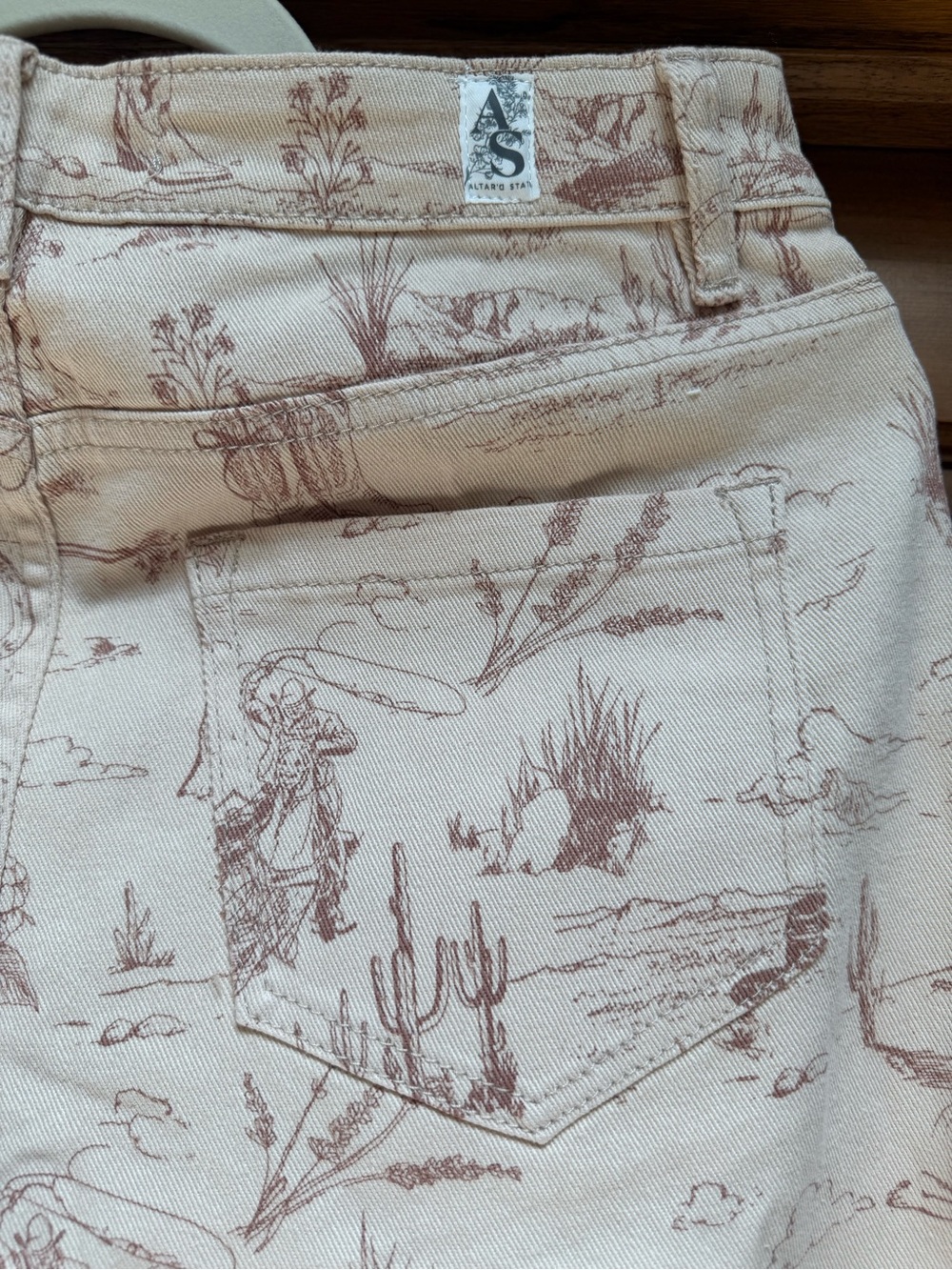 NWT Altar'd State High-Waisted Cream Jeans with Desert Scenic Print, Size 28 - Picture 5 of 5